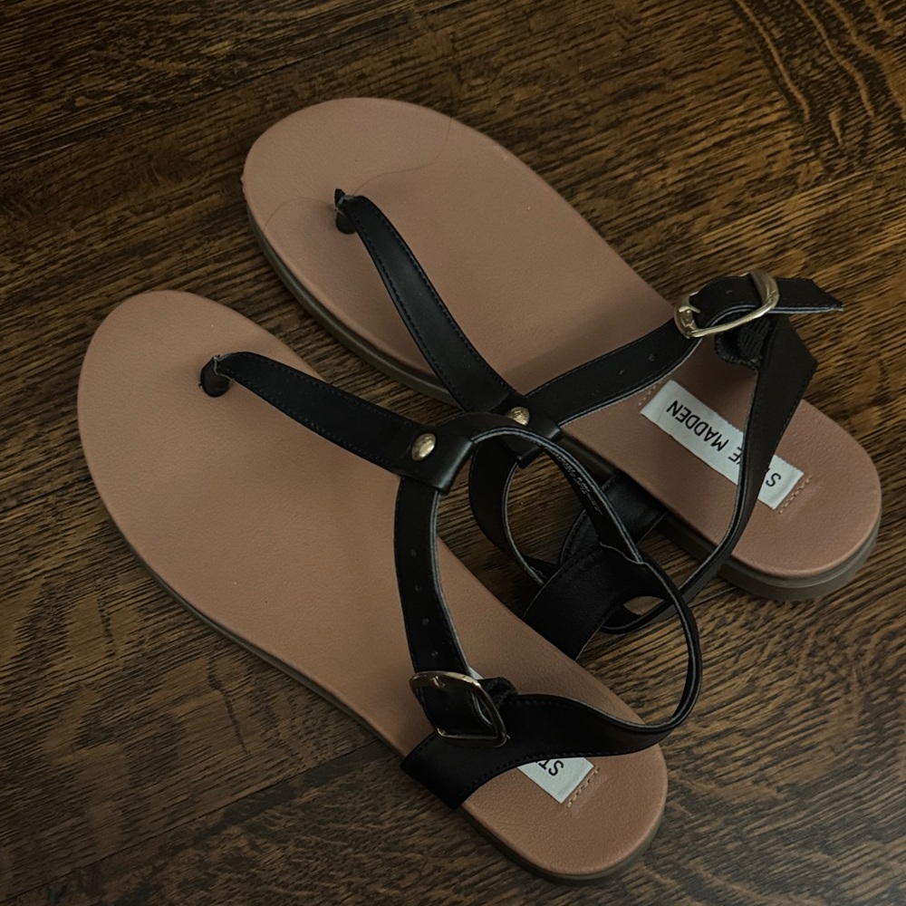 Steve Madden Black Strappy T-Strap Sandals with Tan Footbed